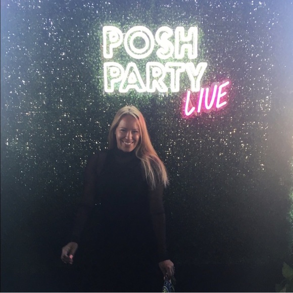 🇺🇸 Meet Your Posher! 🇺🇸 - Picture 3 of 9